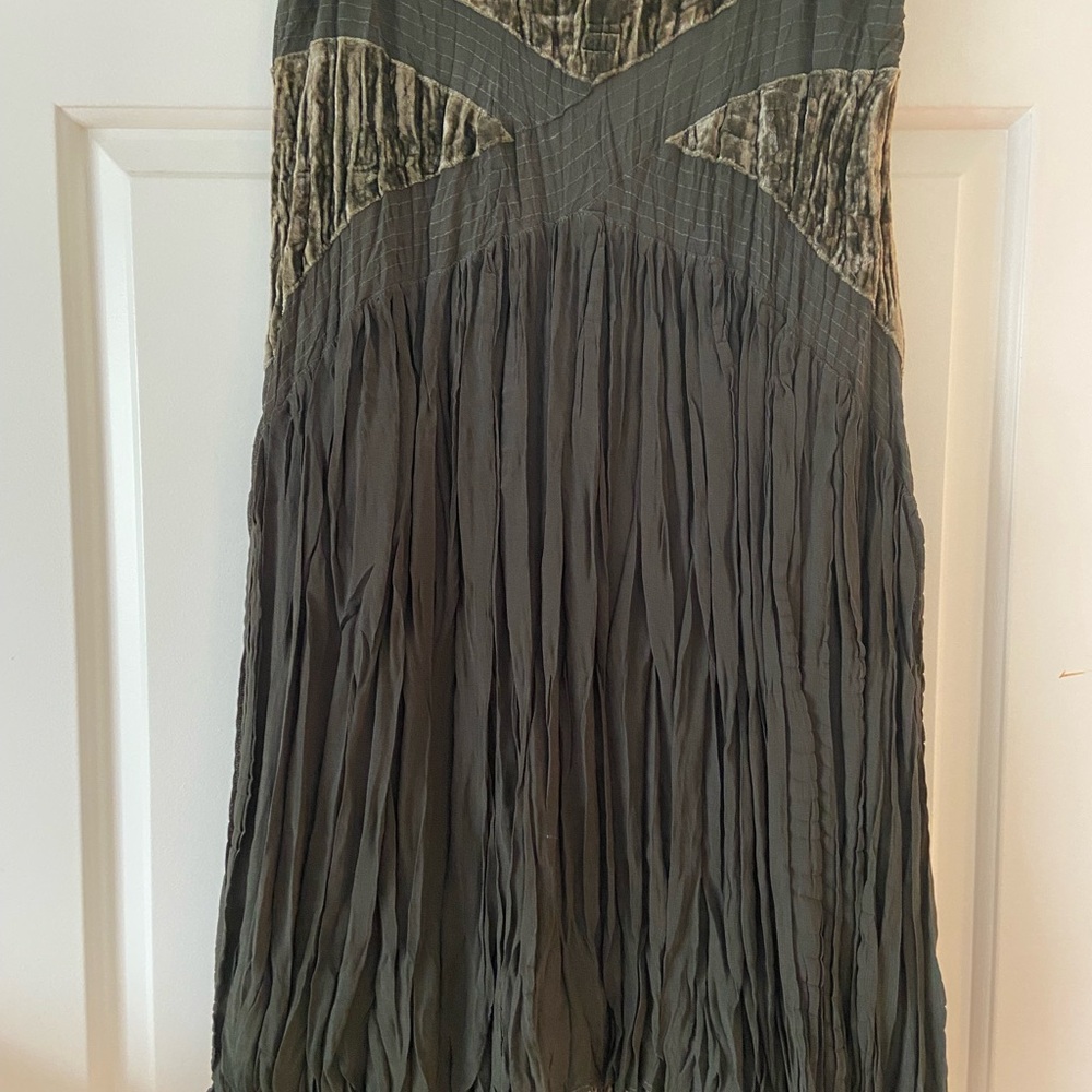 Elegant Gray Pleated Dress